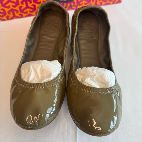 Tory Burch Eddie-Smooth Naplak/Patent Leather Ballet Flats Size 8 Color Musk - Picture 8 of 11